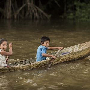 Children on rio sarstun